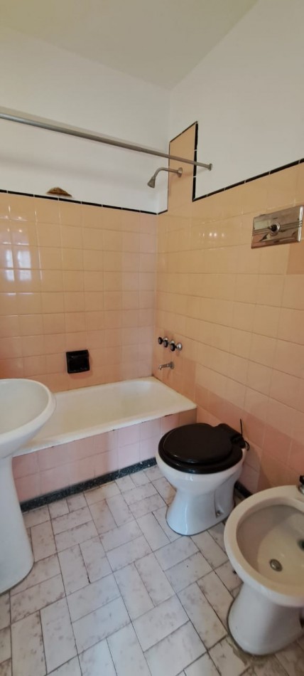 Alquiler 12 m- 1 amb frente con balcon- Centro MdP