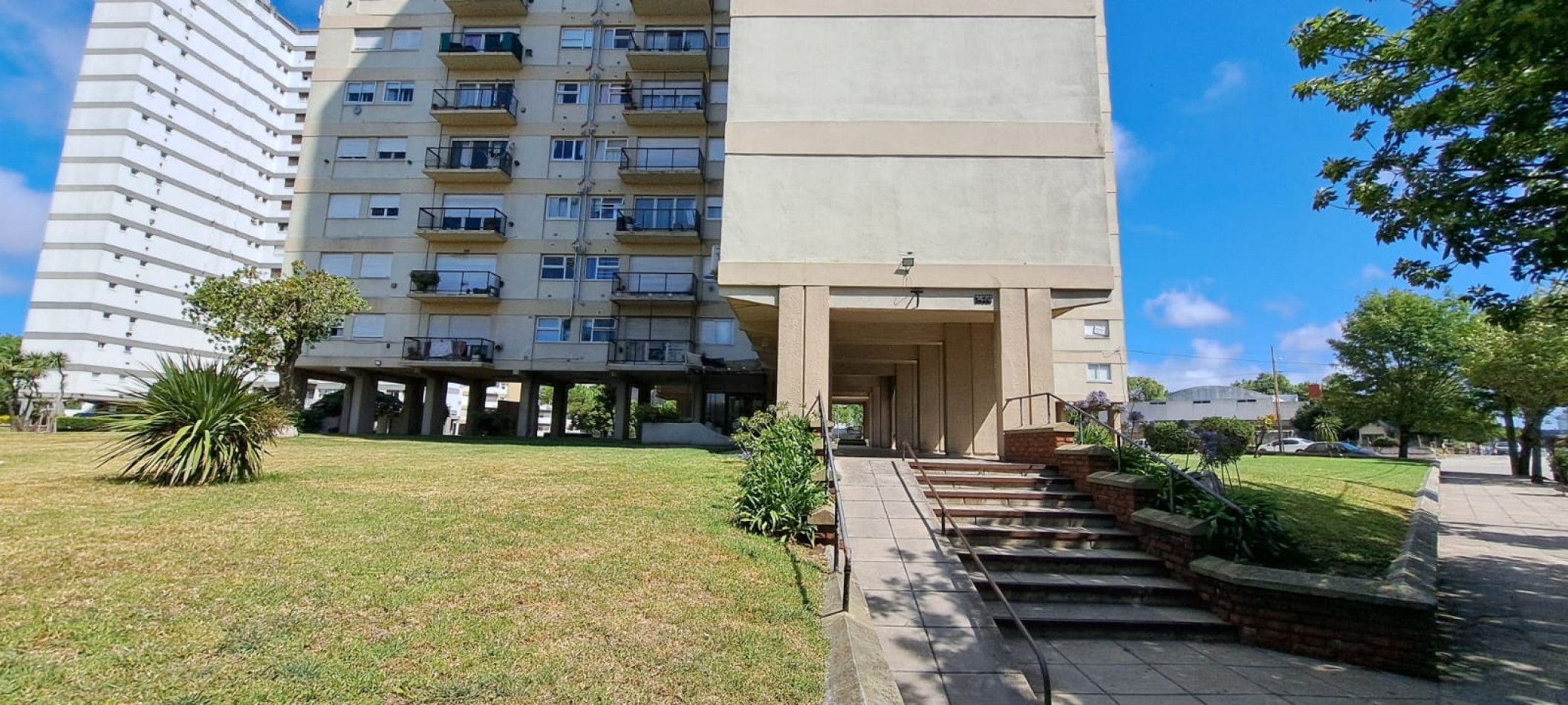 2 amb lateral - vista abierta- los andes y Luro 