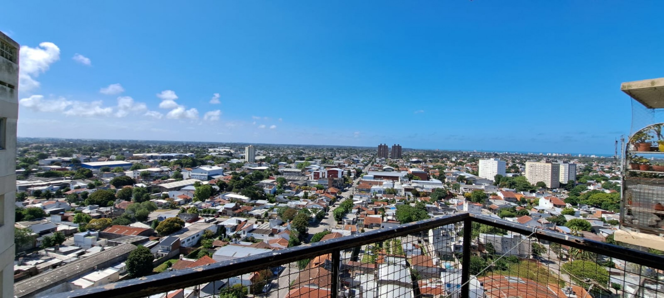 2 amb lateral - vista abierta- los andes y Luro 