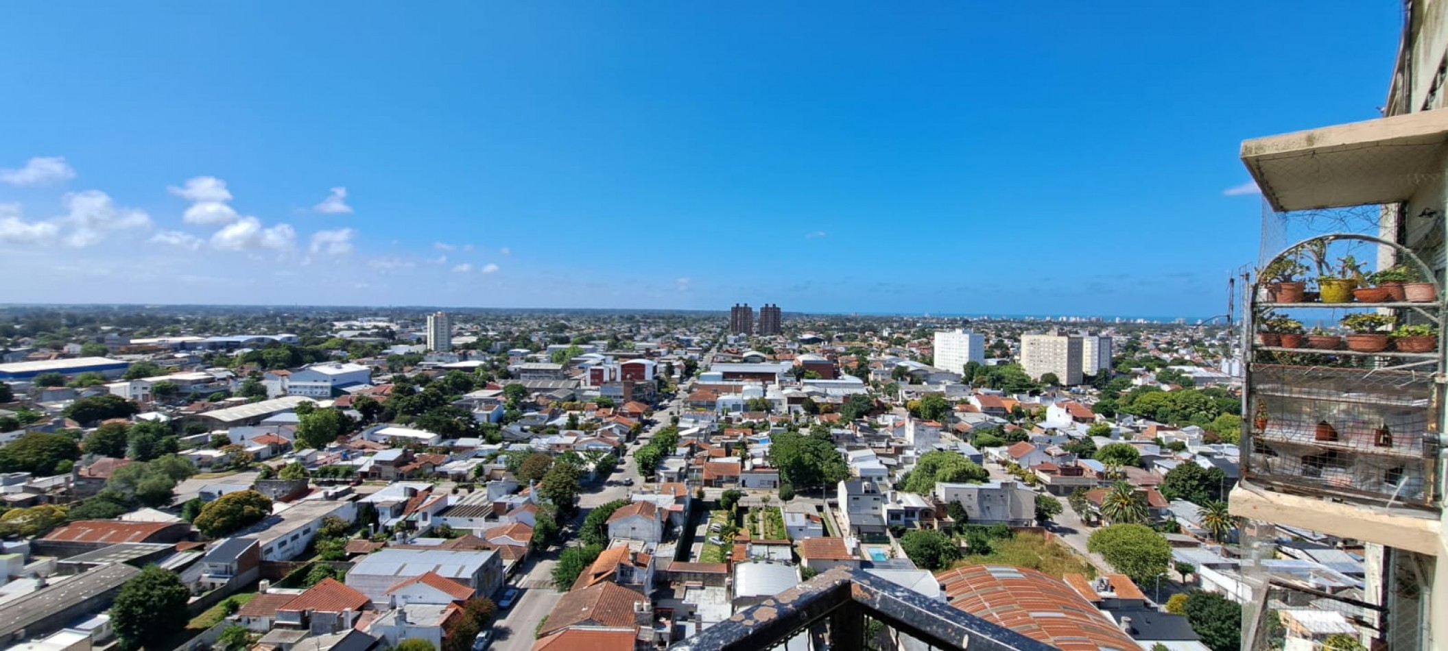 2 amb lateral - vista abierta- los andes y Luro 