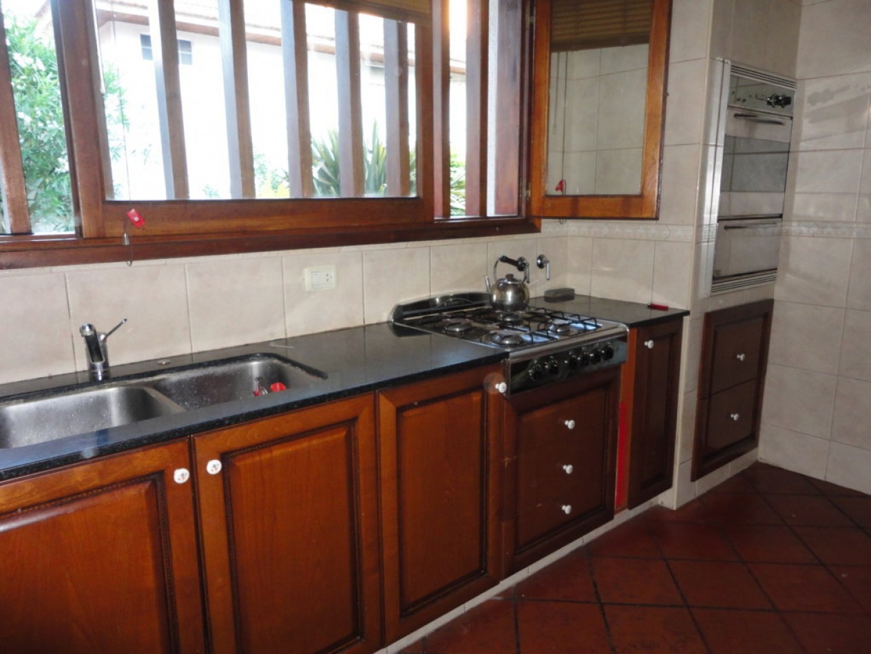 Chalet 2 plantas Los troncos / Guemes 