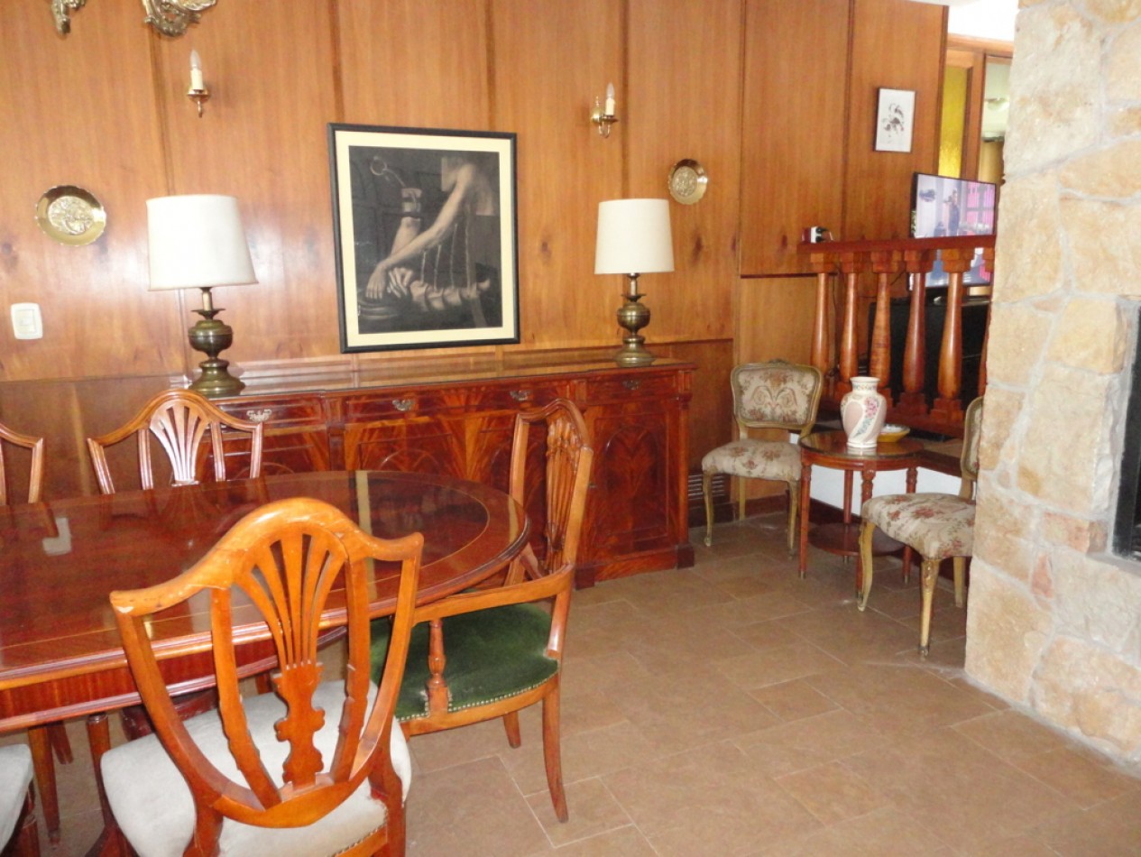 Chalet 2 plantas Los troncos / Guemes 