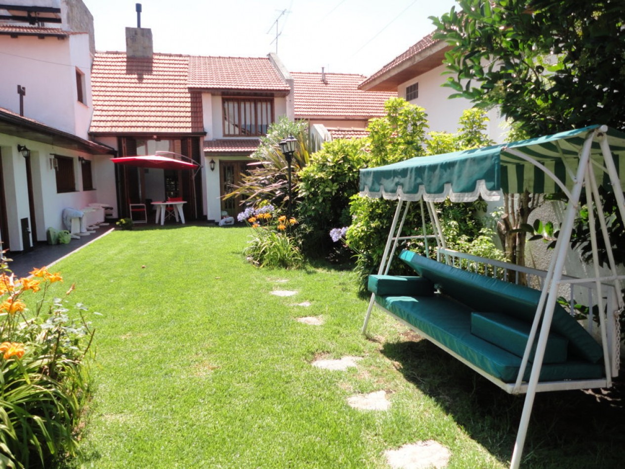 Chalet 2 plantas Los troncos / Guemes 