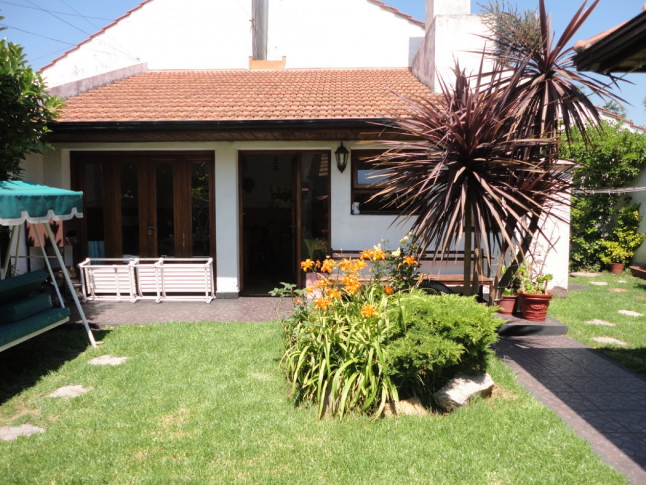 Chalet 2 plantas Los troncos / Guemes 