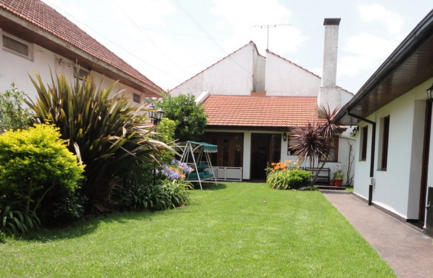 Chalet 2 plantas Los troncos / Guemes 