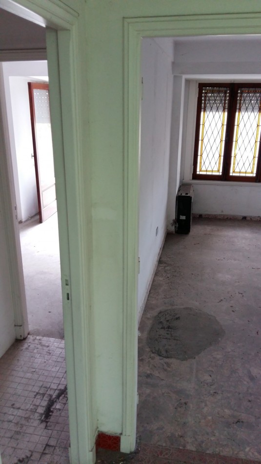 PH 3 amb a la calle con local/garage- 1° piso x escalera