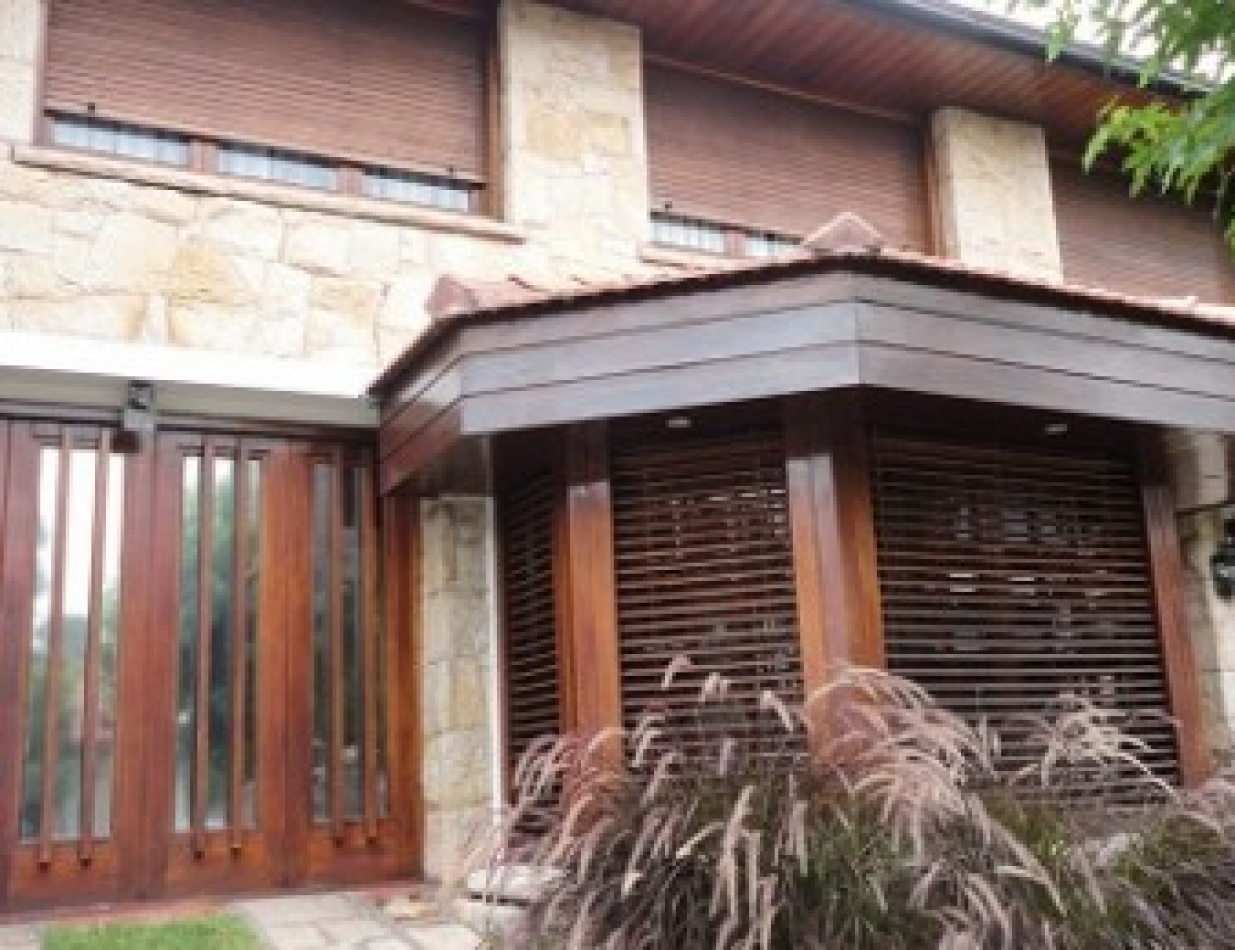 Chalet 2 plantas Los troncos / Guemes 