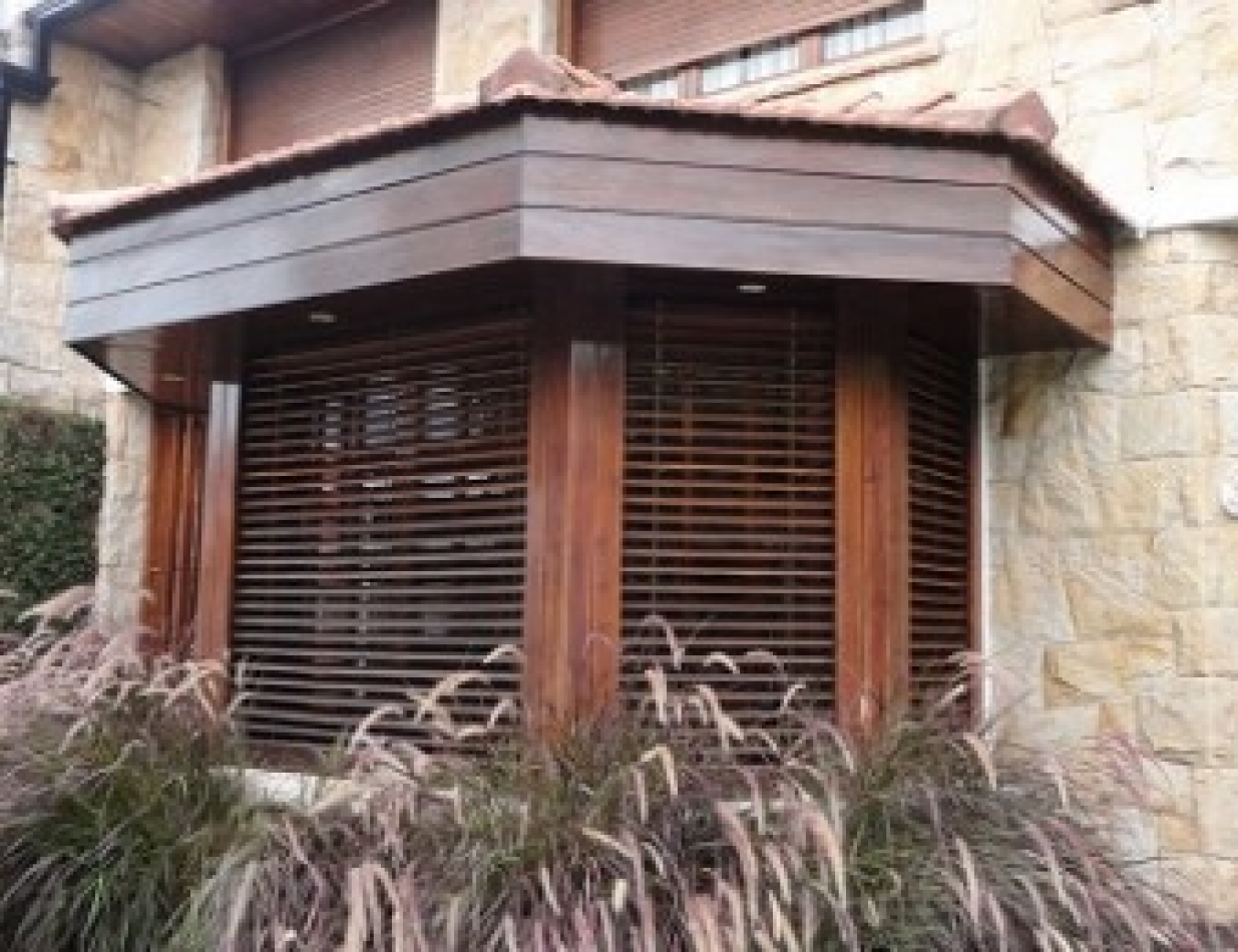 Chalet 2 plantas Los troncos / Guemes 