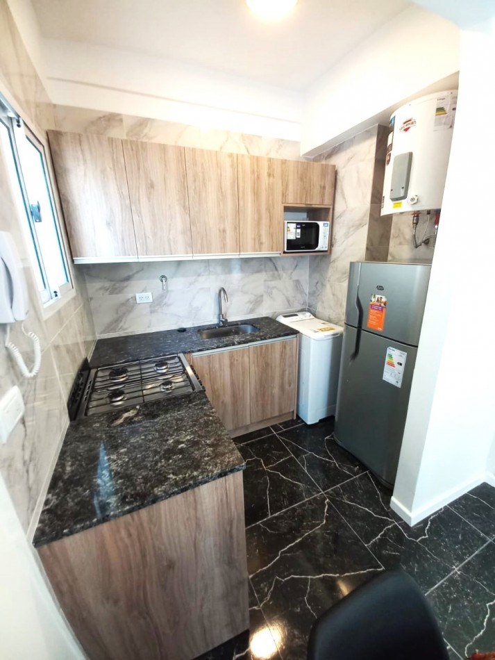 1 amb lateral con balcon -reciclado MdP