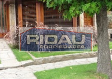 Chalet 2 plantas Los troncos / Guemes 